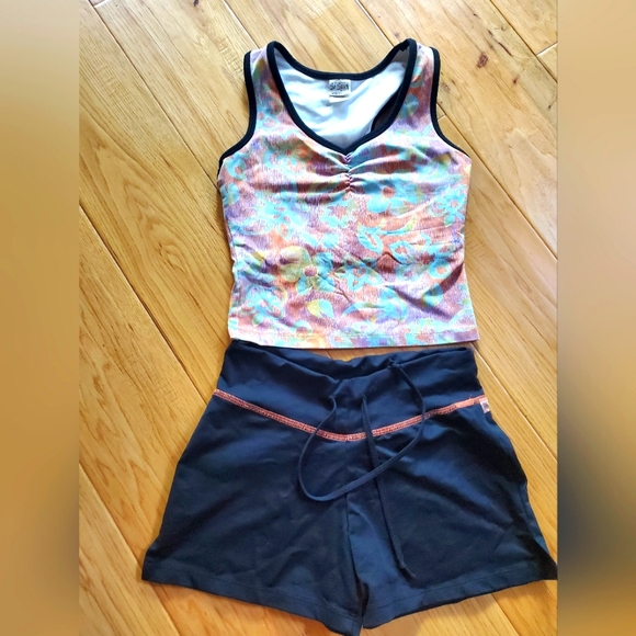 Active were shorts and top - Picture 1 of 10